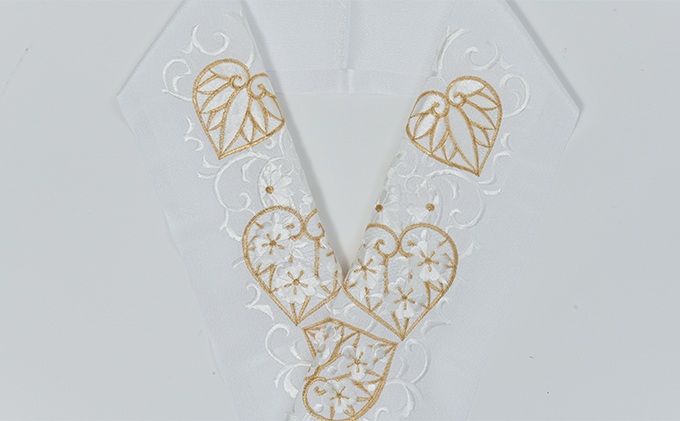 半衿　あおいの柄　ししゅう　白地に白と金の糸 刺繍