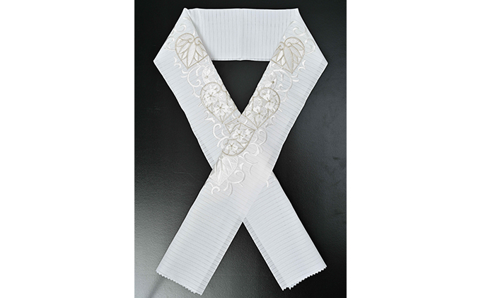 半衿　絽　夏物　白地に白と銀の糸での刺繍　葵の柄   あおい