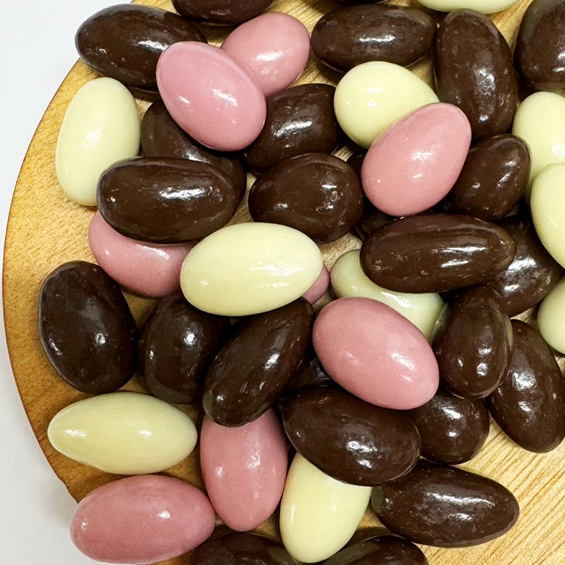 ミックス アーモンドチョコ 1.05kg 350gx3袋 4月～10月発送 チョコレート チョコ スイーツ お菓子 おかし  アーモンド  ミルクチョコ  ホワイトチョコ  苺チョコ  ギフト プレゼント 兵庫県 伊丹市