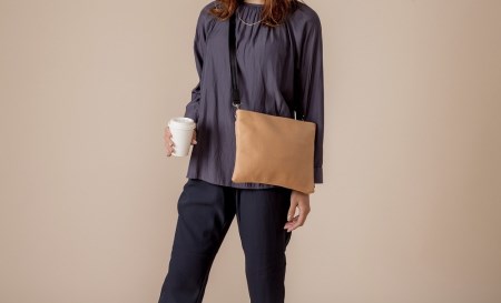 豊岡鞄TOTTEシュリンクサコッシュMBC018　キャメル