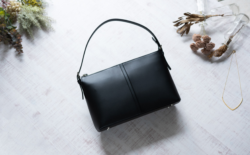 天ファスナーフォーマルバッグ　豊岡鞄　TOTTE(ブラック）