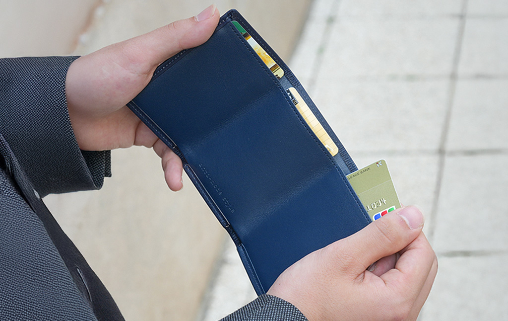 豊岡財布 anti-mode style Ai コンパクト ウォレット AW501 勝色 / 財布 三つ折り 藍色 牛革 本藍染 天然染料 ユニセックス メンズ レディース 上品 大人カジュアル コンパクトサイズ アンチモード スタイル 三つ折り財布 ブランド サイフ 木和田正昭商店