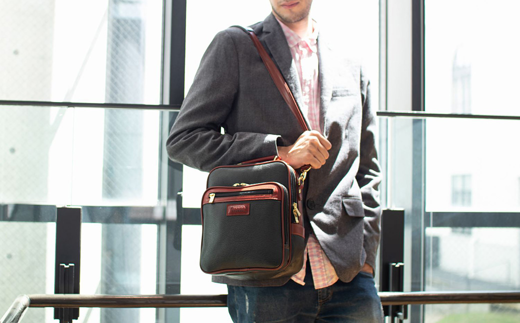 豊岡工房 牛革使い ボンディング 多機能ショルダーバッグ（4107）グリーン / ショルダーバッグ 自立型 縦型 フェイクレザー ボンディング加工 メンズ レディース かばん カバン バッグ 鞄 国産 日本製 小田清株式会社