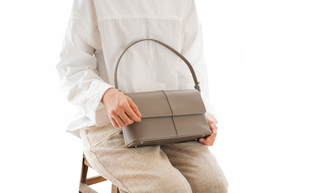 豊岡鞄 TOTTE カブセフォーマルバッグ MBF010 （グレージュ）