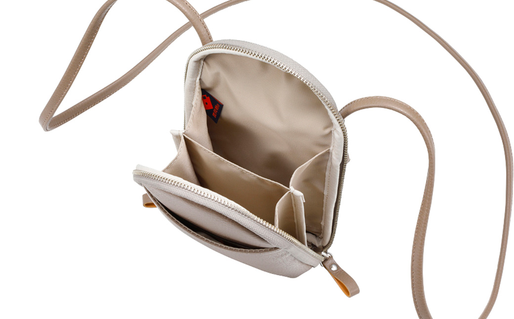 豊岡鞄 TUTUMU Pocket Leather （S4400）トープ / 木和田正昭商店 縦型 ショルダー バッグ 斜めがけ 牛皮革 レディース 大人 おしゃれ シンプル デザイン 無地 モバイルショルダー ポシェット  かばん カバン バッグ