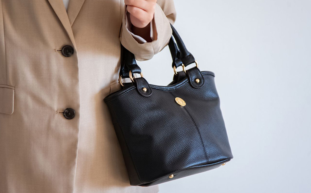 豊岡工房 牛革 手提げ（4259）黒 / ミニ トートバッグ 手提げバッグ コロンとした バケツ型 底鋲  マグホック付き 柔らかい シュリンク牛革 メンズ レディース かばん カバン バッグ 鞄 国産 日本製 小田清株式会社