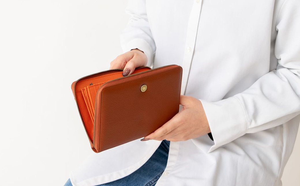 豊岡工房 牛革 お薬手帳ケース（4267）キャメル / お薬手帳ケース 財布機能 柔らかい シュリンク牛革 お薬手帳 血圧手帳 診察券 保険証 お薬手帳カバー 国産 日本製 小田清株式会社