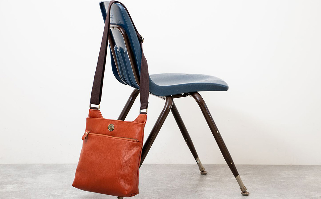 豊岡工房 牛革 ボディショルダーバッグ（4310）キャメル / ショルダーバッグ 柔らかい シュリンク牛革 斜めがけ メンズ レディース かばん カバン バッグ 鞄 国産 日本製 小田清株式会社