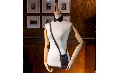 豊岡財布　トラベルモバイルポーチS（ブラック）