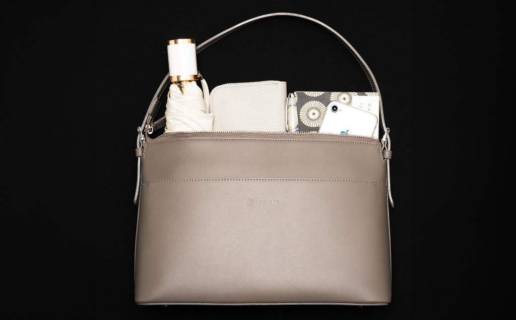 天ファスナーフォーマルバッグ　豊岡鞄　TOTTE(ブラック）