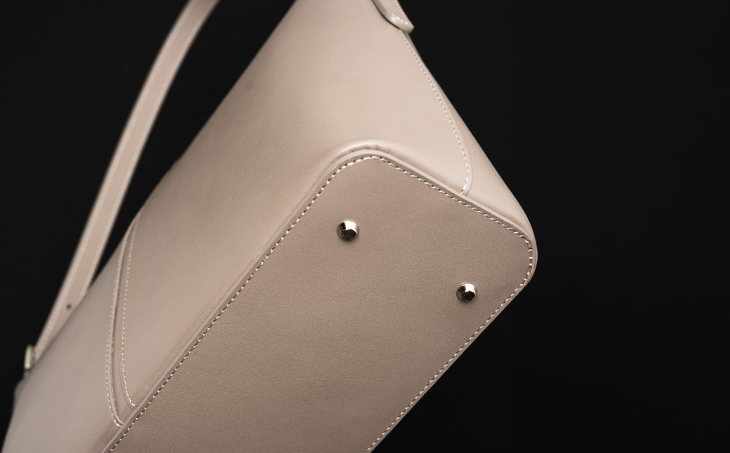 天ファスナーフォーマルバッグ　豊岡鞄　TOTTE(グレージュ）