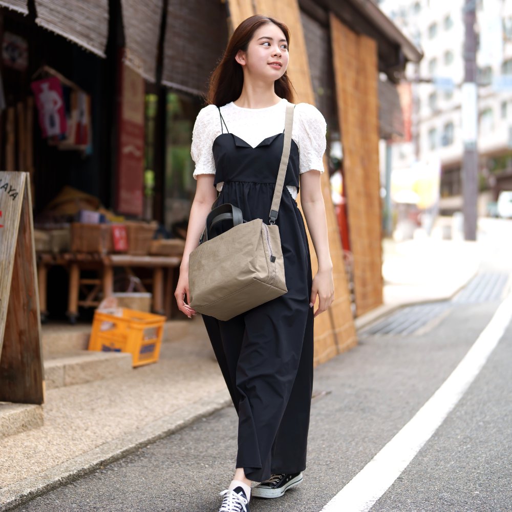 【豊岡鞄】TUTUMU tre mini boston bag（S4100）グレージュ