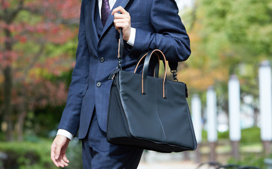 豊岡鞄 L.E.D BITES HORSE ブリーフケース B122T ブラック / エルイーディーバイツ ビジネスバッグ メンズ  紳士 馬革 2WAY 手提げ ショルダー ブランド 薄マチ スマートシルエットアオリポケット スーツ カジュアル バッグ 木和田正昭商店