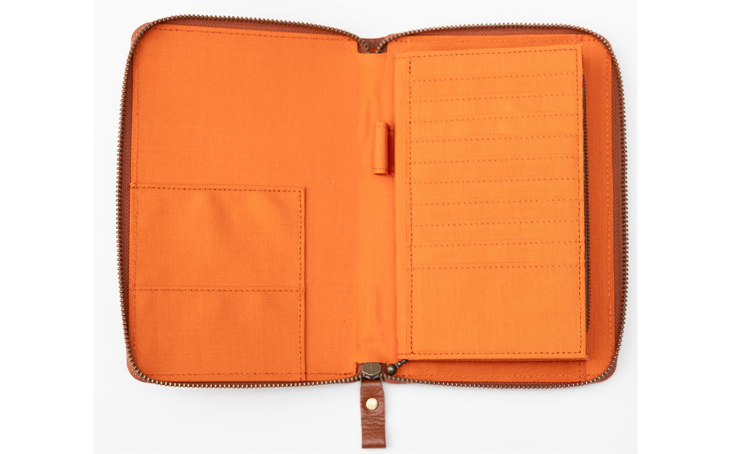 豊岡工房 牛革 お薬手帳ケース（4267）キャメル / お薬手帳ケース 財布機能 柔らかい シュリンク牛革 お薬手帳 血圧手帳 診察券 保険証 お薬手帳カバー 国産 日本製 小田清株式会社