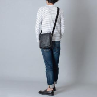 豊岡鞄　皮革縦型フラップSD（ブラック）