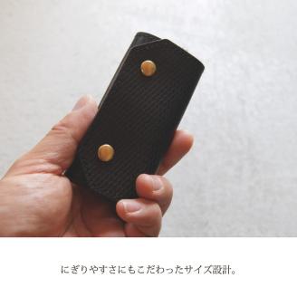 キーケース【2色カラバリ展開】《 キーケース シンプル 丈夫 本革 高級 数量限定 国産 カラバリ 愛用 デザイン 牛革 ブラウン 化粧箱付き スタイリッシュ 手造り プレゼント おすすめ 》【2401N08017】