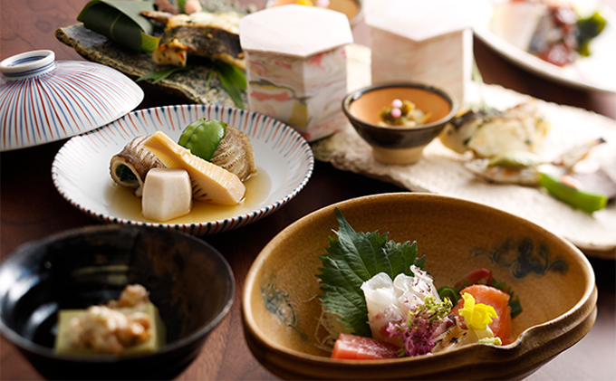 《平日限定》古民家旅館『Kariya Ryokan Q』1泊2食付き【離れ「躑躅」】ペア宿泊券