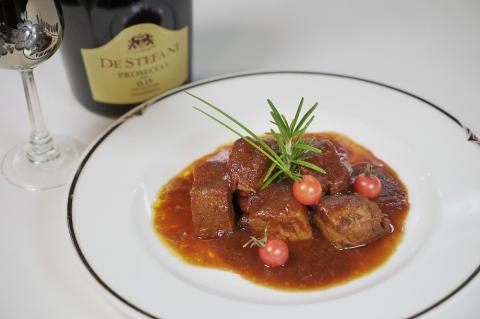 【多国籍料理４種セット】～黒田庄ビーフ牛スジカレー/播州百日どりカレー/黒田庄和牛の佃煮/洋風豚の角煮～　14-13