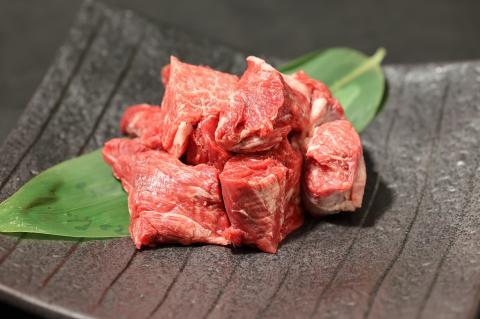 【神戸牛 牝】角切り肉 500g 川岸畜産 カレー・シチューにおすすめ 09-26