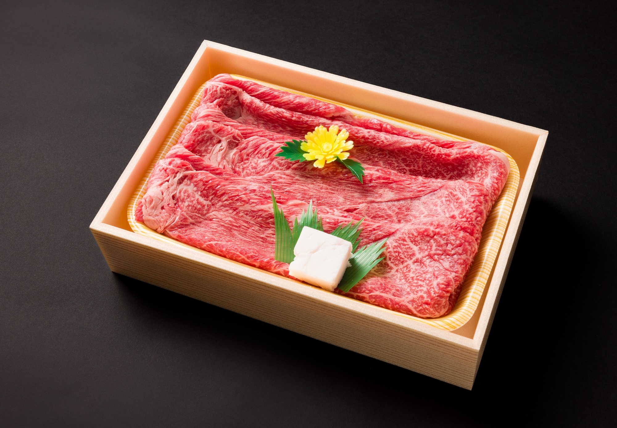 【幻の神戸ビーフ】【最短7営業日発送】黒田庄和牛 すき焼き用 モモ・ウデ特選 400g　（15-2）