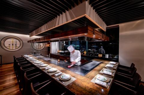 【鉄板焼 心/お食事券】幻の神戸ビーフ「黒田庄和牛」 最高級すき焼きコース＜１名様＞（ホテル ラ・スイート神戸ハーバーランド）　61-2