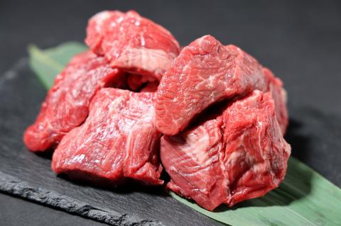 【神戸牛 牝】角切り肉 1kg 川岸畜産 カレー・シチューにおすすめ 18-17