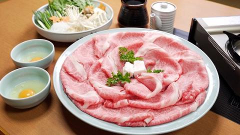 【幻の神戸ビーフ・けんしん亭】　「黒田庄和牛」すき焼きセット 肩ロース400ｇ（野菜・すき焼きのたれ付き） 　44-42