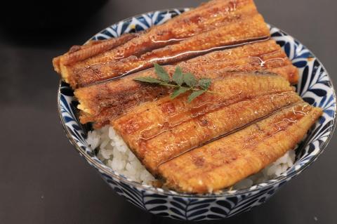 【うなぎ 蒲焼き】活うなぎ 1尾/愛知・一色産150g 魚プロ集団が最新ロースト機で手掛ける自信作！（11-53）