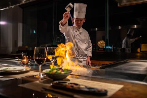 【鉄板焼 心/お食事券】幻の神戸ビーフ「黒田庄和牛」 最高級すき焼きコース＜１名様＞（ホテル ラ・スイート神戸ハーバーランド）　61-2