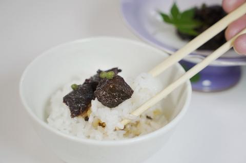 【多国籍料理４種セット】～黒田庄ビーフ牛スジカレー/播州百日どりカレー/黒田庄和牛の佃煮/洋風豚の角煮～　14-13