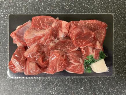 【神戸牛 牝】角切り肉 1kg 川岸畜産 カレー・シチューにおすすめ 18-17