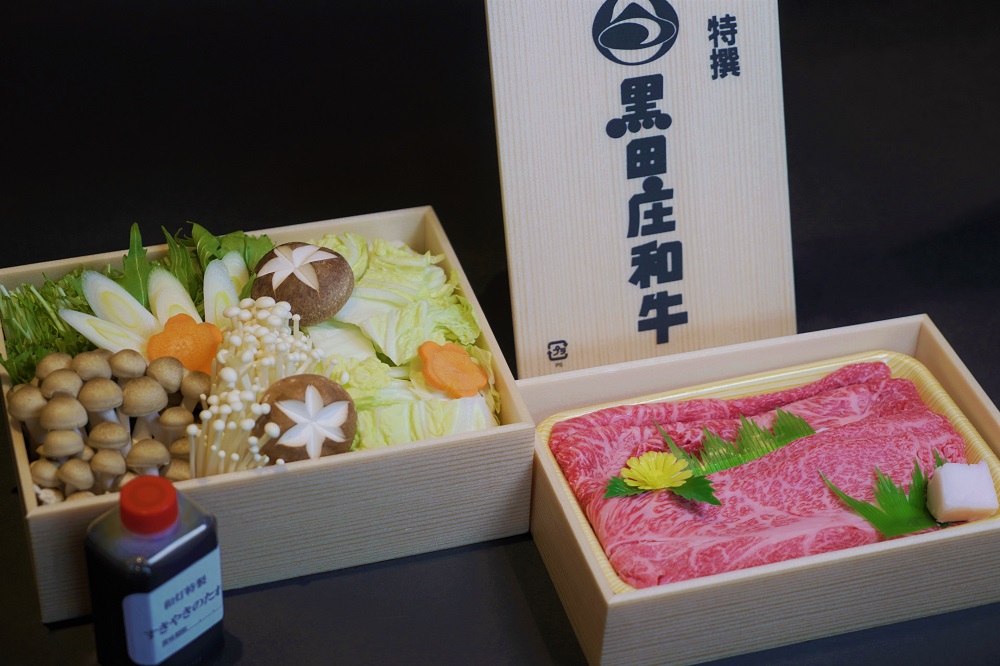 【和灯】「黒田庄和牛」すき焼きお届けセット（肩ロース・上モモ肉300ｇ＋カット野菜＋特製わりした）20-32