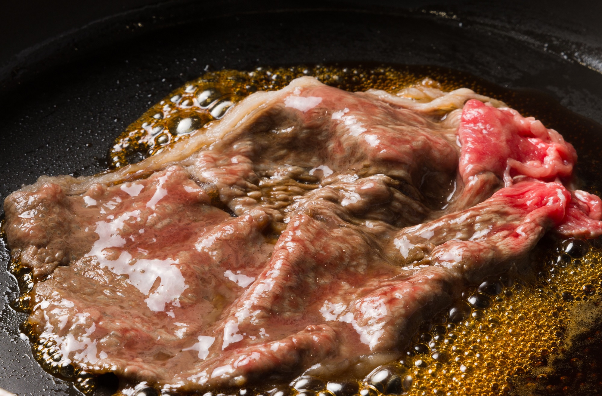 【幻の神戸ビーフ】【最短7営業日発送】黒田庄和牛 すき焼き用 モモ・ウデ特選 800g　30-2