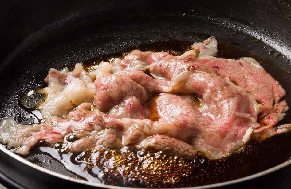 【幻の神戸ビーフ】【最短7営業日発送】黒田庄和牛 すき焼き用 ロース 550g 30-8