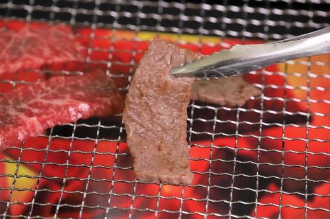 【幻の神戸ビーフ・けんしん亭】　「黒田庄和牛」ＢＢＱセット 肉500ｇ＋７色野菜 （44-44）