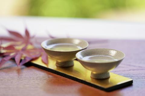 【人気の美酒】 豊盃 こぎん刺し模様（山田錦） 純米大吟醸 1,800ml　27-1