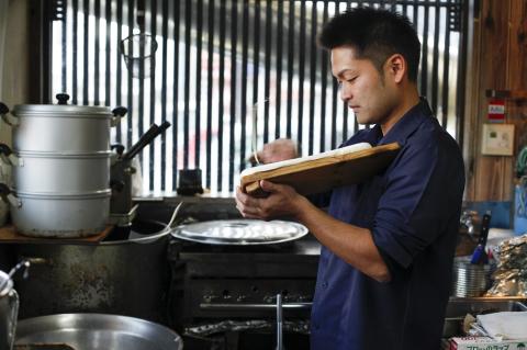 【点心３種 バラエティセット】台湾ちまき＆シュウマイ＆豚まん (計17個） ～地元で大人気の「笑仁。」の逸品～ 18-20