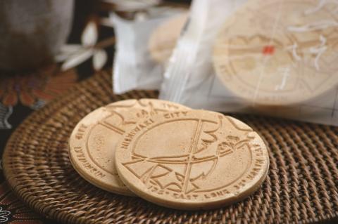 【日本のへそ・銘菓】「おへそさま」（12枚入り）　09-45