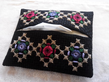 花柄刺繍のポケットティッシュケース