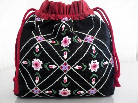 花柄刺繍の巾着袋