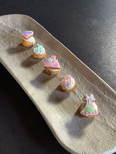 すみれ色の街からPetit５（プチ５）【ハートとドレス】