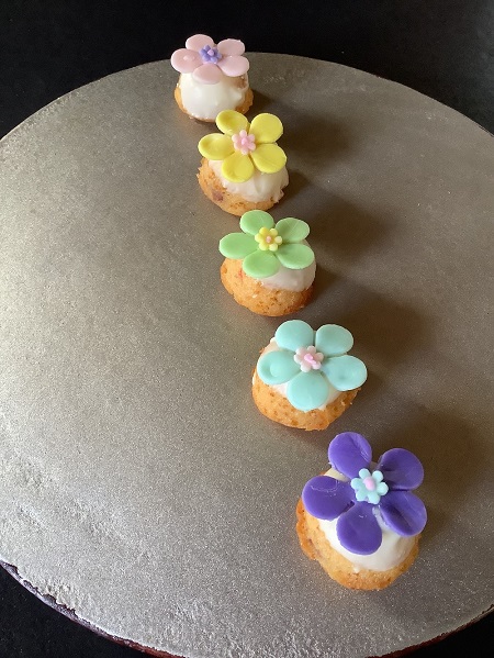 すみれ色の街からPetit５（プチ５）【大きなお花】