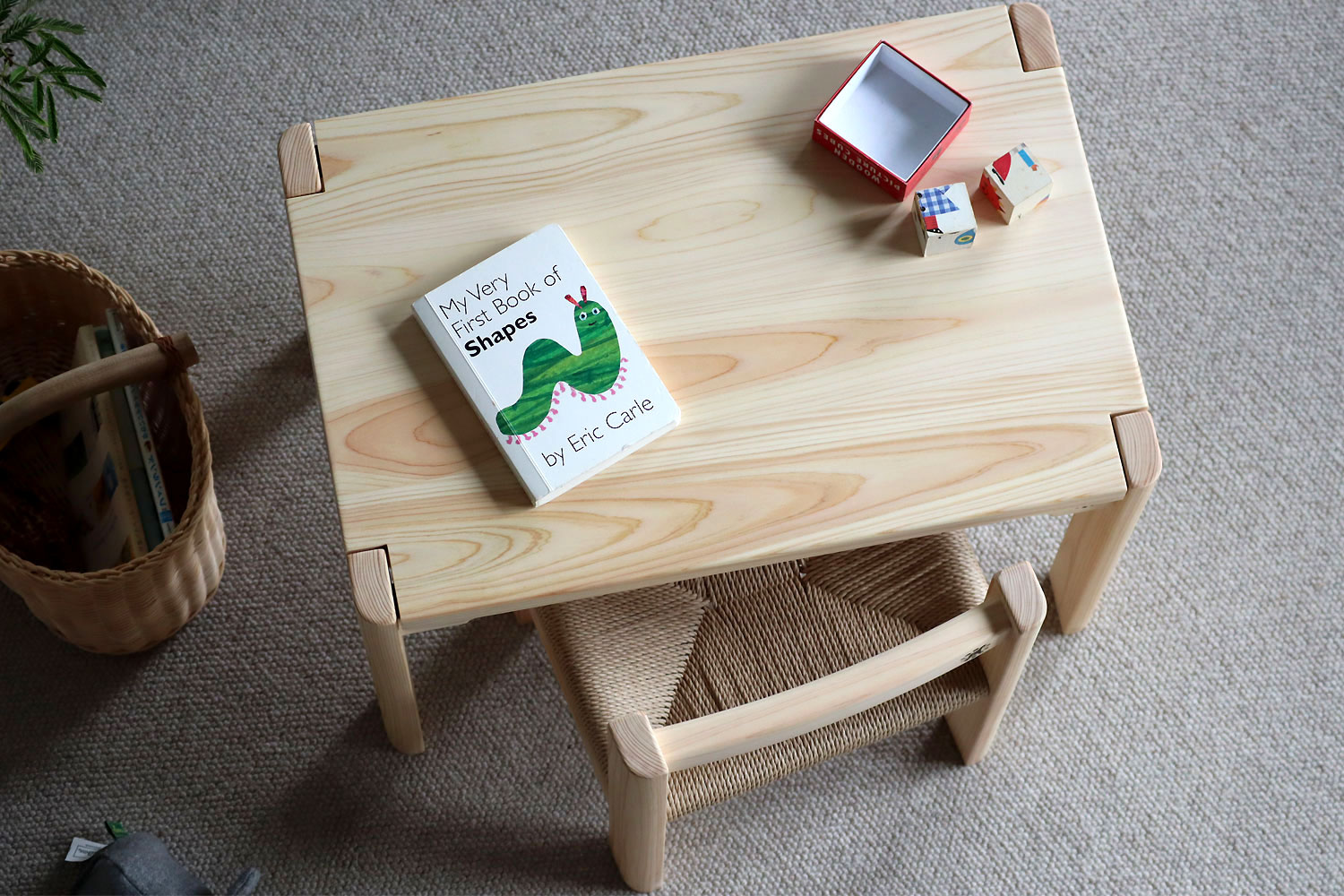 ファニファニの国産ヒノキ　子供イスと机　sol&will