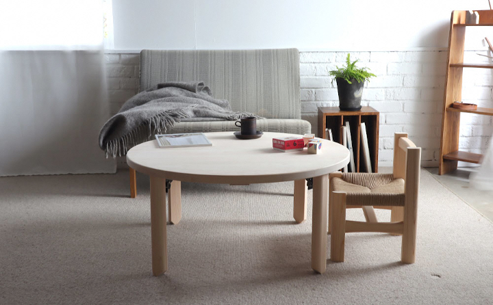 ヒノキ　折り畳み丸テーブルとファニファニの子供椅子のセット