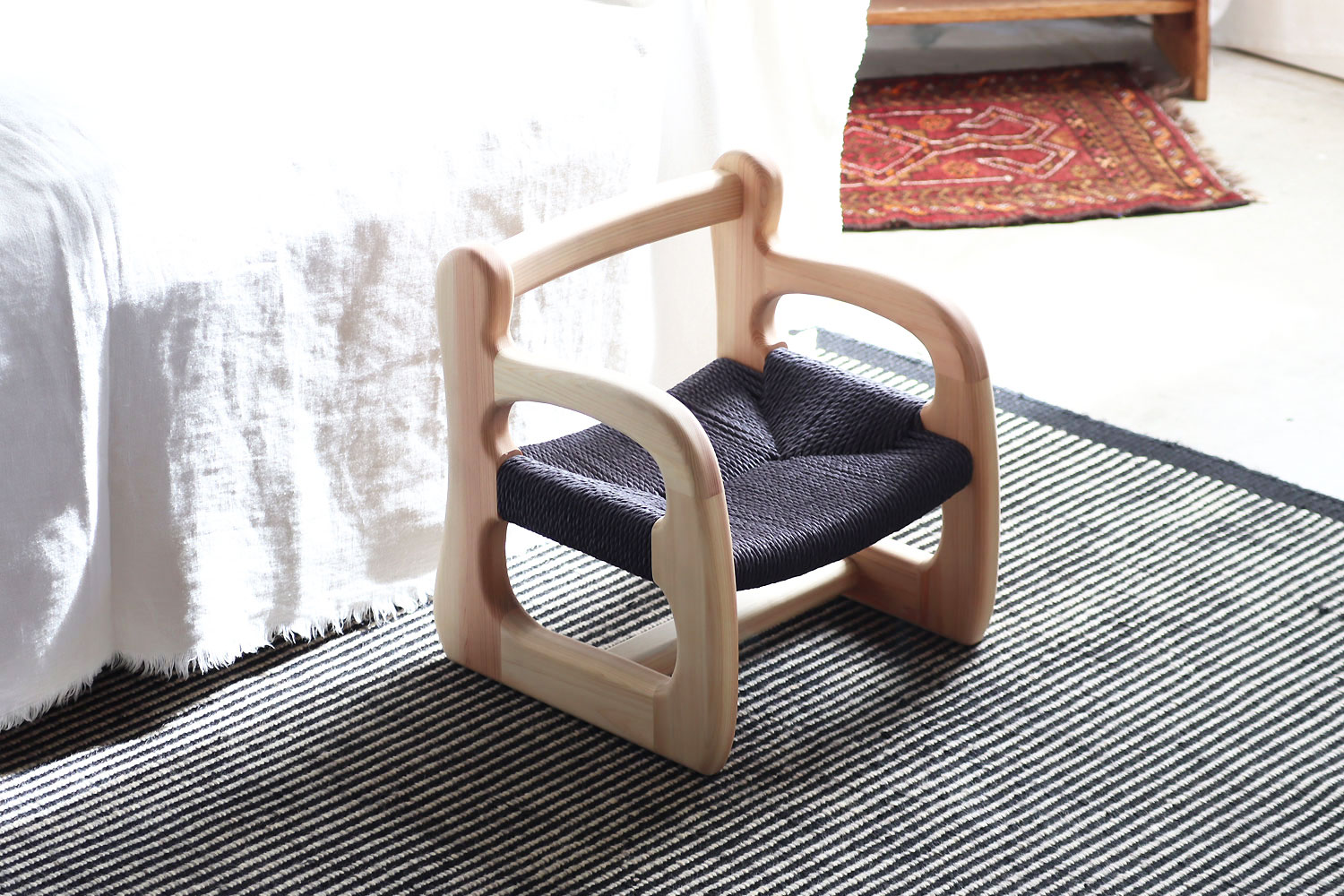 ファニファニの赤ちゃん椅子ami　特別仕様　座面ブラック