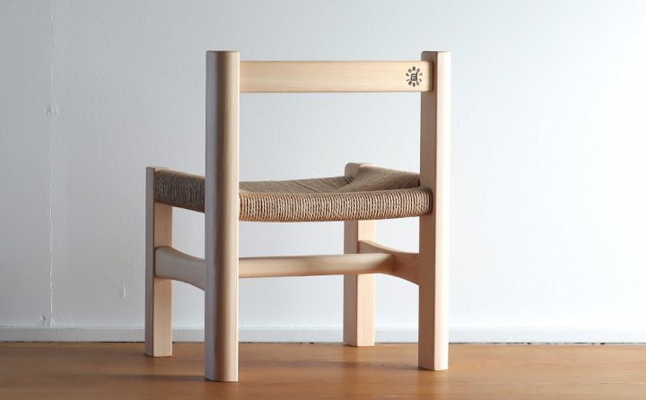 ヒノキ　折り畳み丸テーブルとファニファニの子供椅子のセット