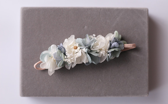 【ベビー向】ヘアバンド　ホワイト　ニューボーンフォトや出産祝いに KWNBN001