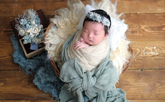 【ベビー向】ヘアバンド　ホワイト　ニューボーンフォトや出産祝いに KWNBN001