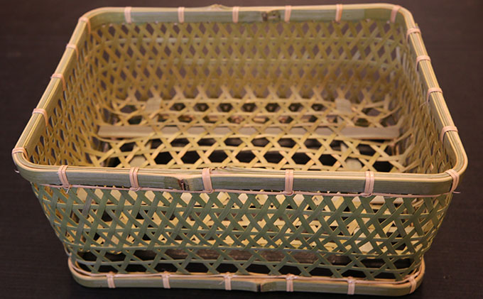 【一点ずつ手作り】自然素材にこだわった椀籠（角型） 工芸品 雑貨 日用品 かご カゴ 竹籠