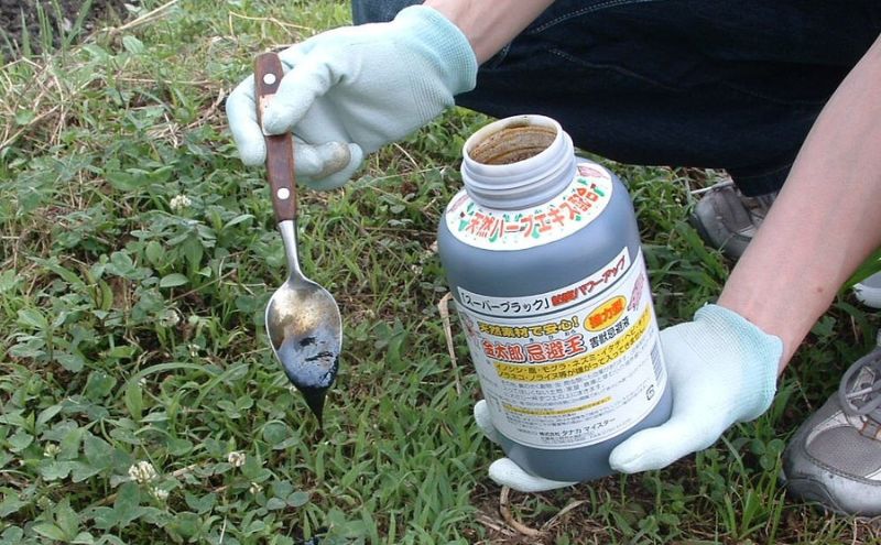 金太郎忌避王　スーパーブラック　1L　害獣忌避液　イノシシやモグラなどの侵入を防ぐ臭いのする液です